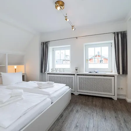 Gaadt Am Suedstrand, Og *